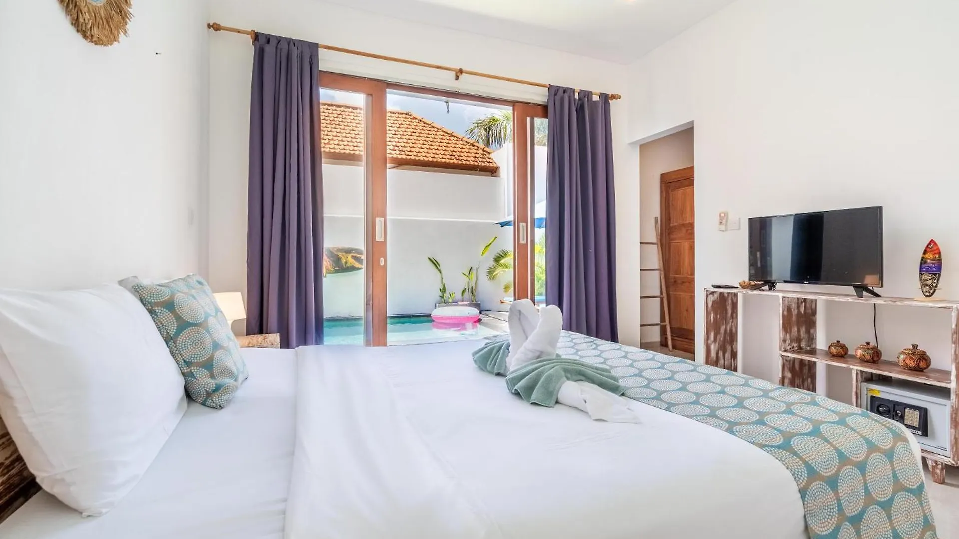 Private Suite In Tropical Pool Villa Seminyak